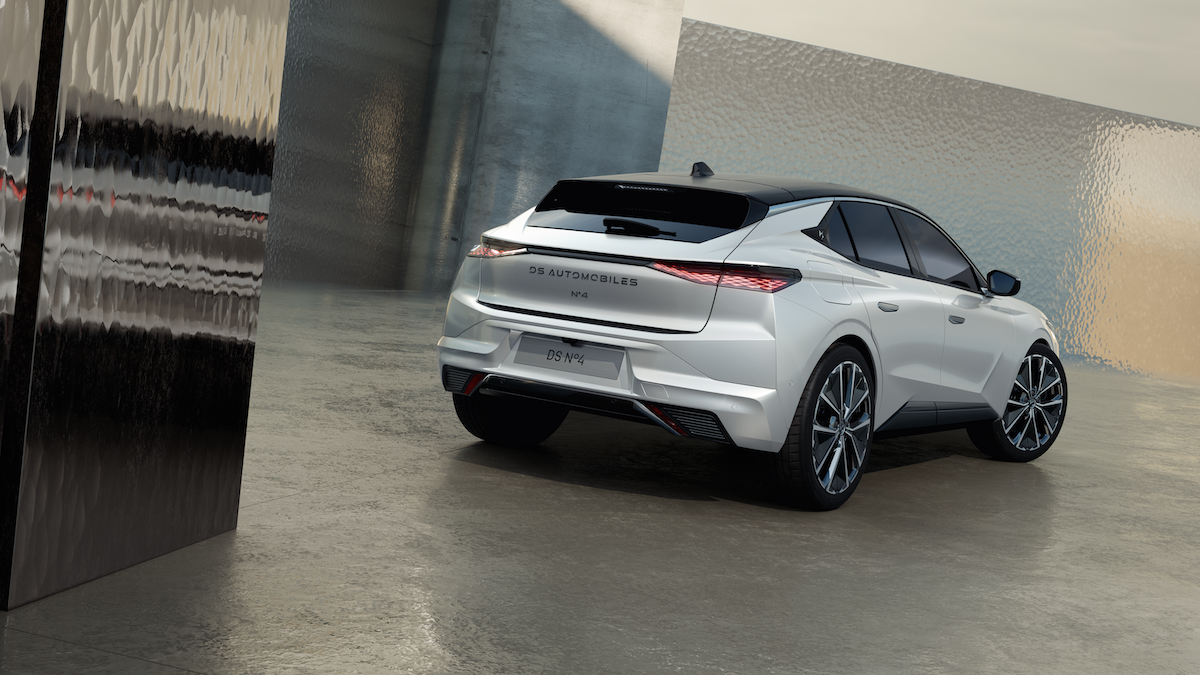 DS N°4, l’avanguardia elettrificata del lusso francese: eleganza, tecnologia e prestazioni per la nuova berlina compatta premium