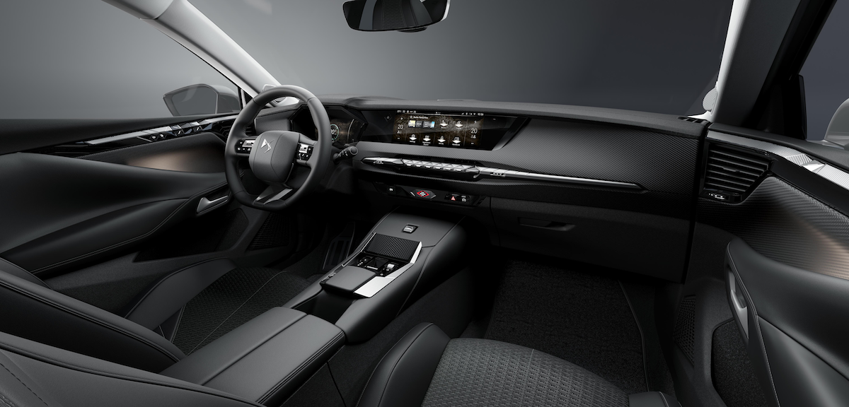 DS N°4, l’avanguardia elettrificata del lusso francese: eleganza, tecnologia e prestazioni per la nuova berlina compatta premium