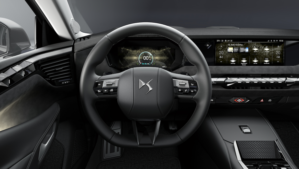 DS N°4, l’avanguardia elettrificata del lusso francese: eleganza, tecnologia e prestazioni per la nuova berlina compatta premium