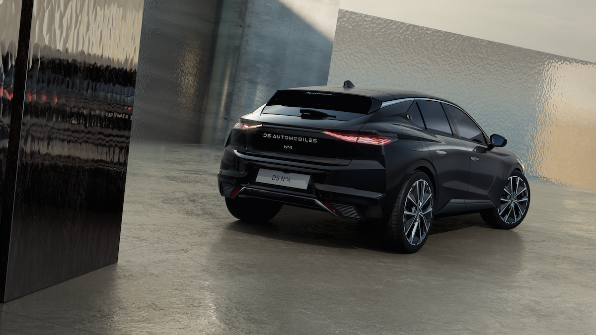 DS N°4, l’avanguardia elettrificata del lusso francese: eleganza, tecnologia e prestazioni per la nuova berlina compatta premium