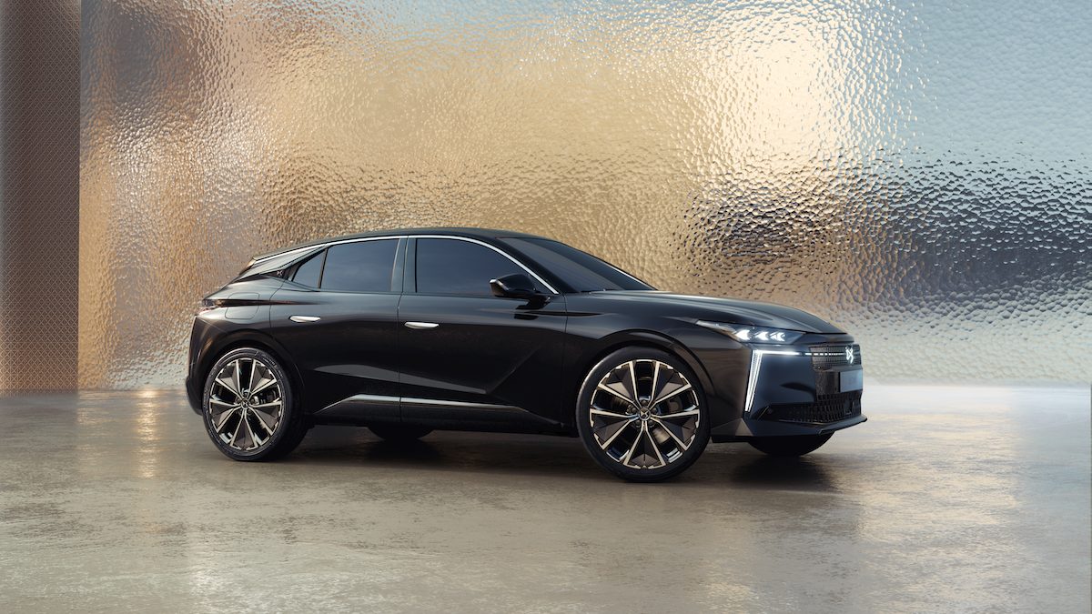 DS N°4, l’avanguardia elettrificata del lusso francese: eleganza, tecnologia e prestazioni per la nuova berlina compatta premium