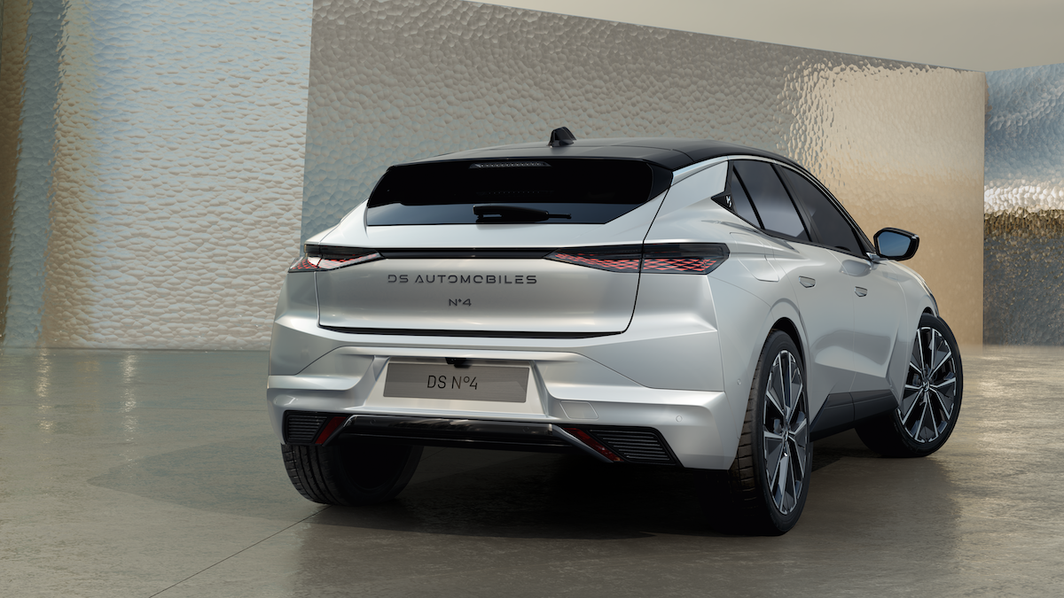 DS N°4, l’avanguardia elettrificata del lusso francese: eleganza, tecnologia e prestazioni per la nuova berlina compatta premium