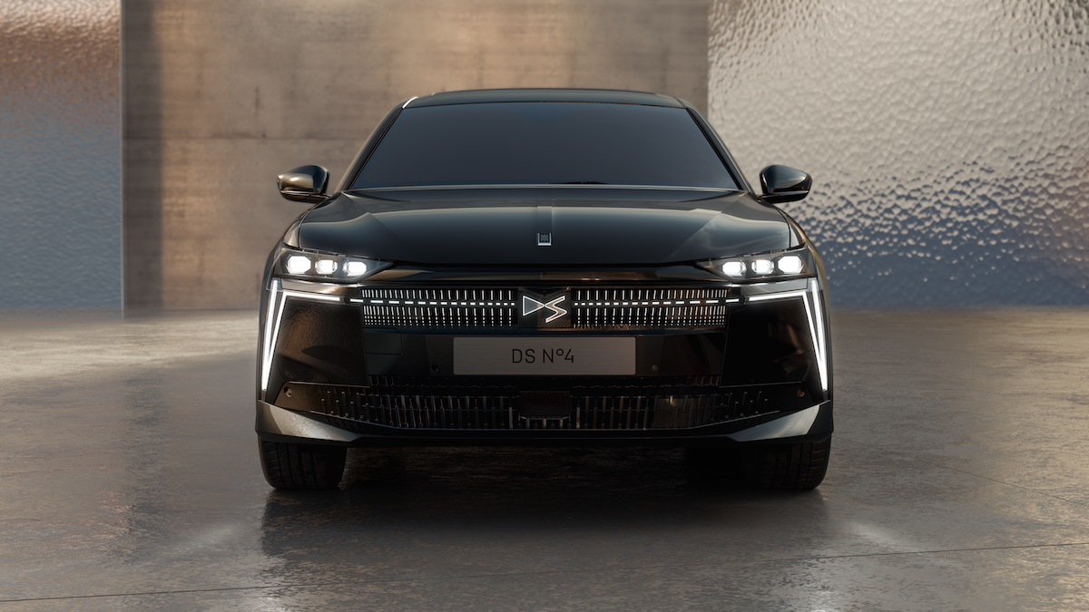 DS N°4, l’avanguardia elettrificata del lusso francese: eleganza, tecnologia e prestazioni per la nuova berlina compatta premium