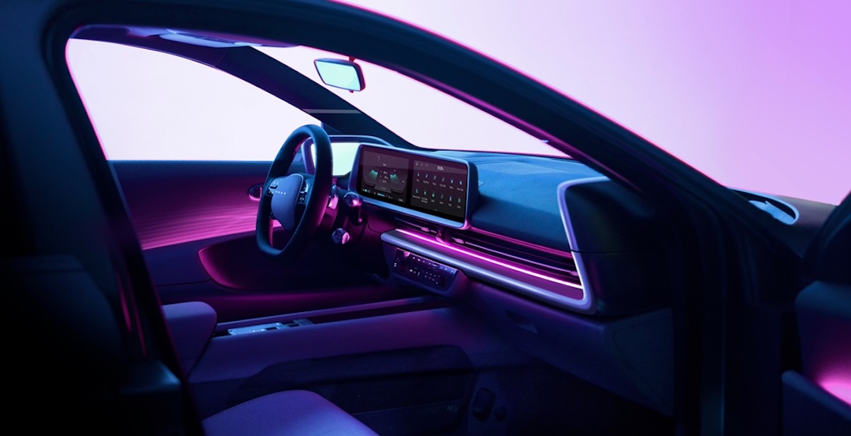 Hyundai IONIQ 6: l’illuminazione emozionale che trasforma l’abitacolo in uno spazio di benessere su quattro ruote