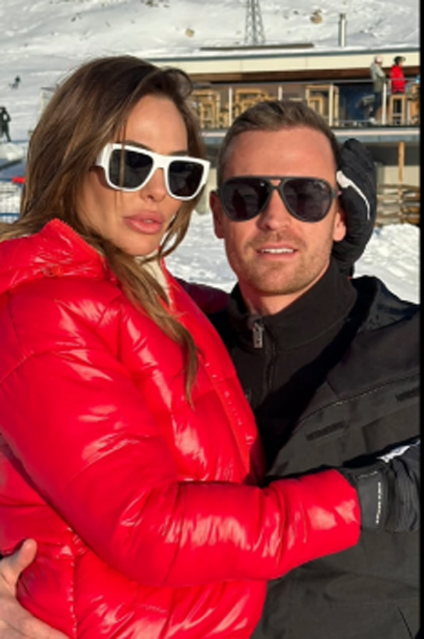 Ilary Blasi si sposa: la conduttrice ha detto sì a Bastian Muller sul Lago di Como Ilary Blasi si sposa: la conduttrice ha detto sì a Bastian Muller sul Lago di Como