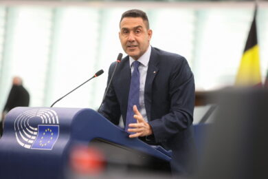 Vannacci: “Il MES è una trappola. Bruxelles vuole il commissariamento economico dell’Italia”