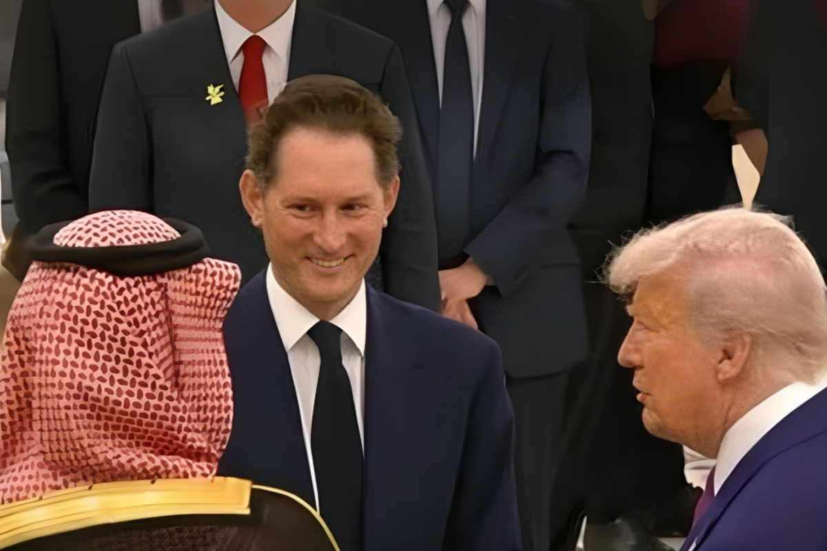 Musk tra robot e Starlink, Elkann tra IA e Juventus: ecco che cosa si cela dietro il viaggio nel Golfo