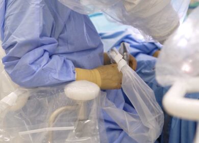 Il robot chirurgo arriva al San Camillo di Roma, ricostruita una gamba con una tecnica di microchirurgia