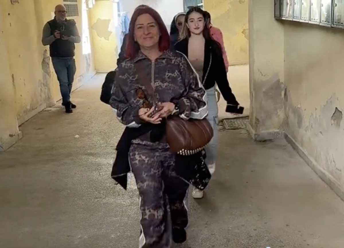 Scontro De Crescenzo-Borrelli per gli ormeggiatori. L’influencer al deputato: “Ti distruggo”