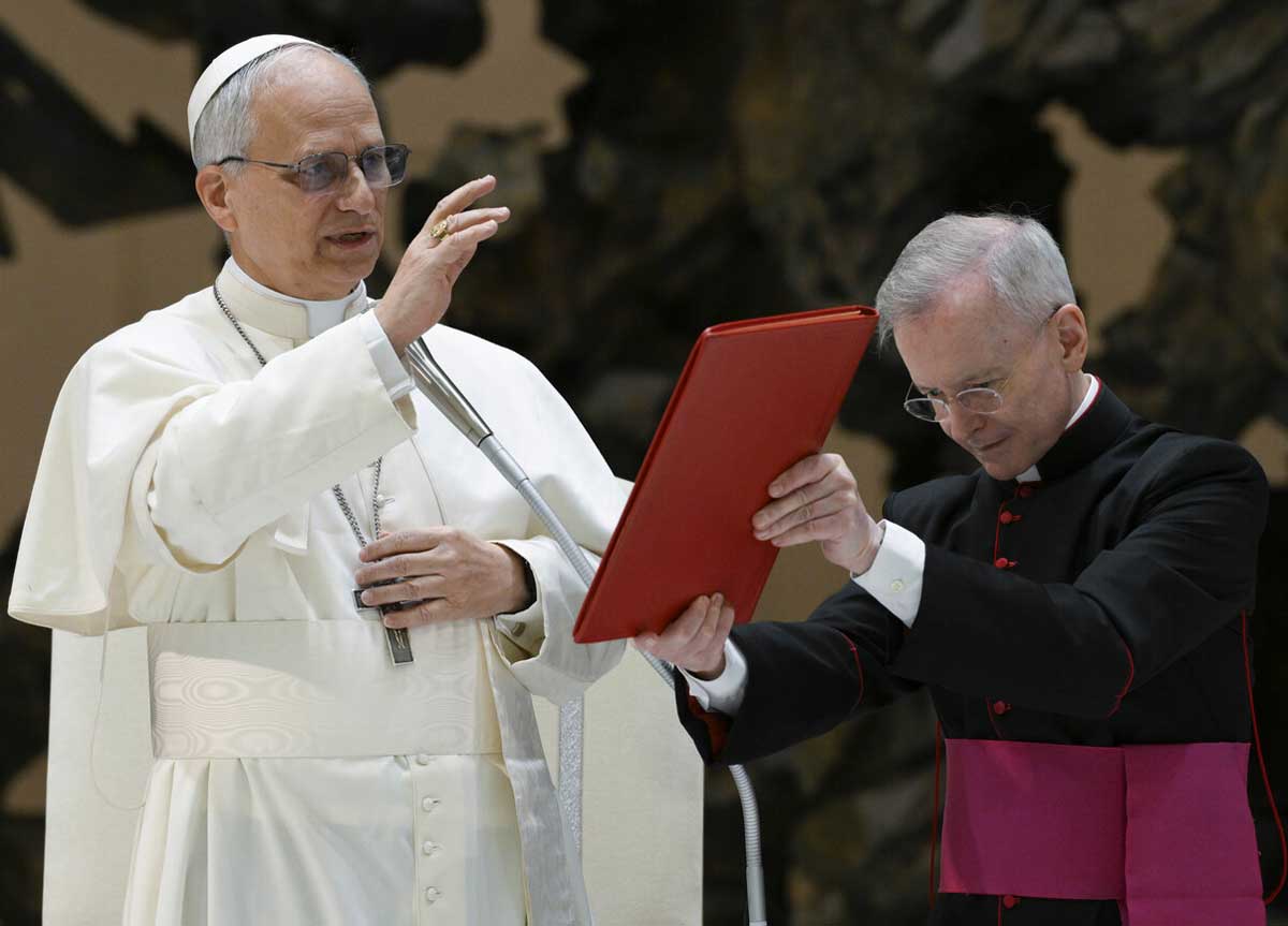 Papa Leone, domenica 18 il rito: dal pallio all’anello del pescatore, nei simboli il potere della Chiesa