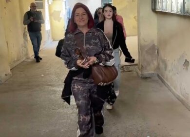 Chi è Rita De Crescenzo, l’influencer paladina del popolo che sfida la casta diventata famosa con il caso Roccaraso