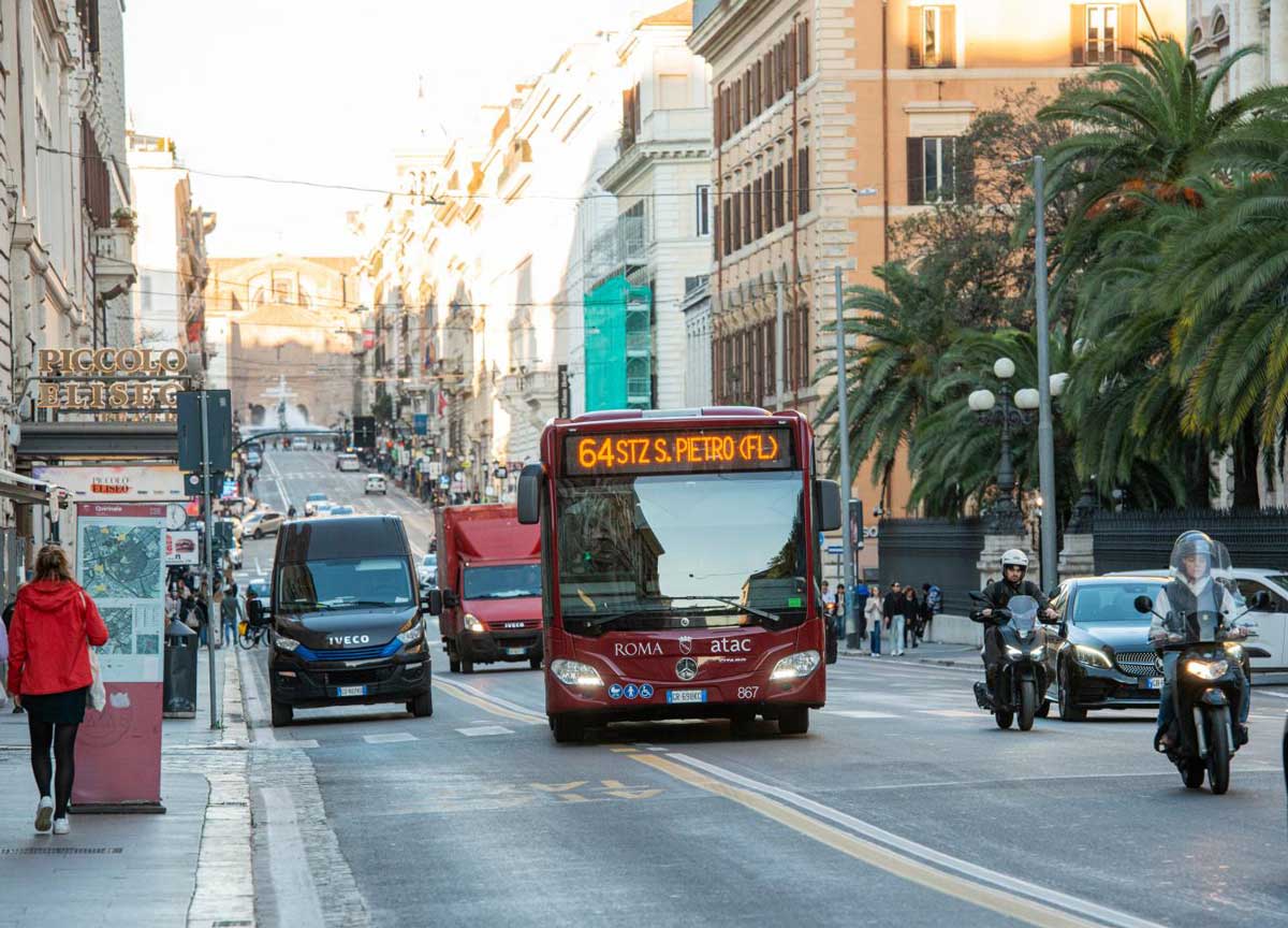 Roma, battaglia su via della Costituzione. Rampelli, FdI: “Giù le mani da via Nazionale, cambiate via Palmiro Togliatti”