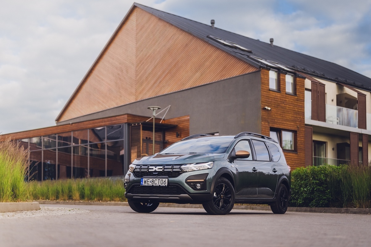 Dacia Jogger, oltre 1000 km con un pieno: spazio e risparmio fino a 7 posti