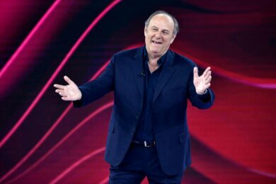 Gerry Scotti rinnova con Mediaset, rinuncia a un programma su Canale 5 (ecco quale) per “nuovi e importanti progetti editoriali”