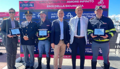 ASPI e Polizia Stradale premiano gli ‘Eroi della Sicurezza’ al Giro d’Italia