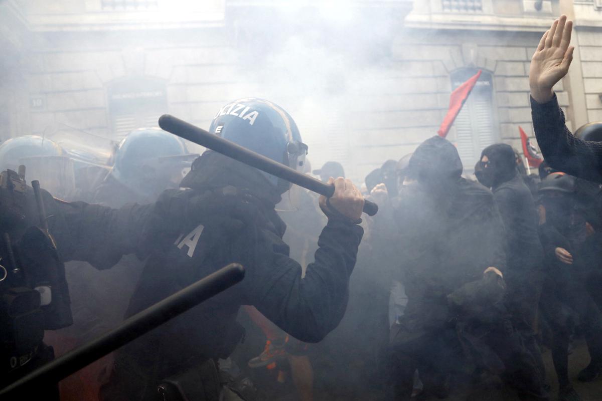 Migranti, Piantedosi: “Remigration o moderati? Contributi legittimi” | Milano, 30mila al corteo contro il Remigration Summit: scontri con la polizia Migranti, Piantedosi: “Remigration o moderati? Contributi legittimi” | Milano, 30mila al corteo contro il Remigration Summit: scontri con la polizia
