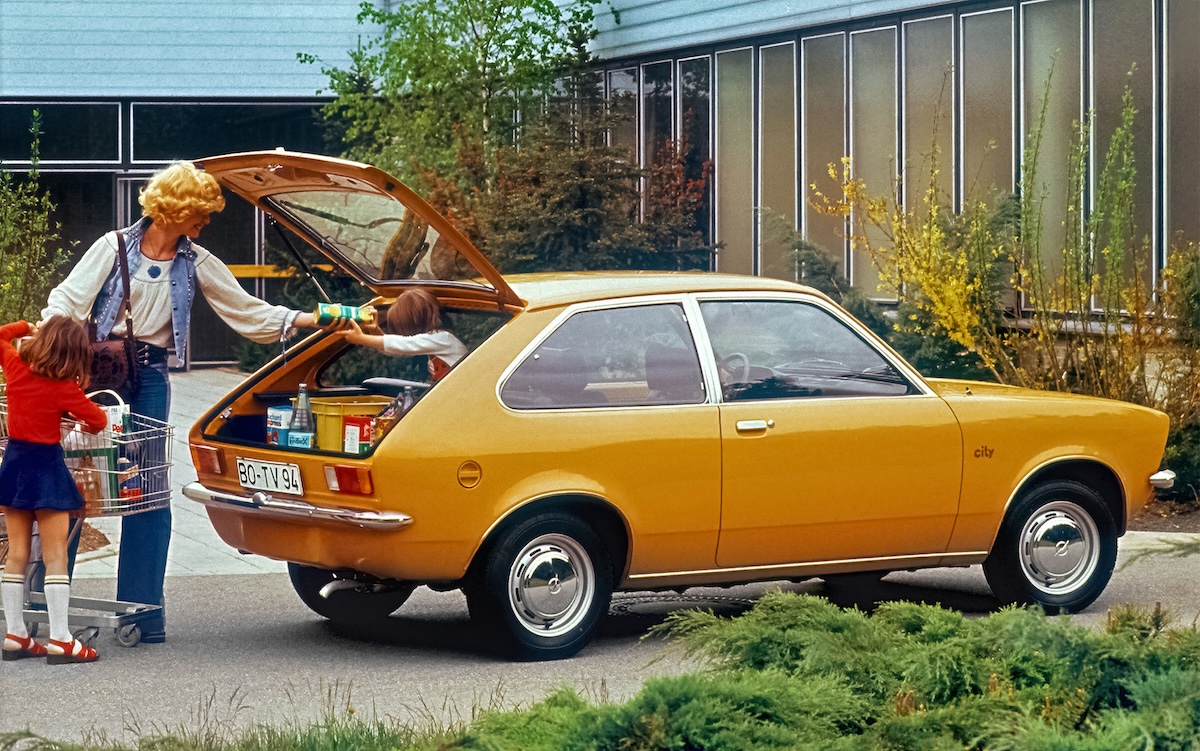 Opel Kadett City compie 50 anni: storia e spirito moderno rivivono oggi nella nuova Opel Astra