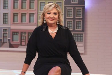 Il Confronto vola al 5%: record d’ascolti con Scotti, Trump, dazi e… Papa Leone XIV