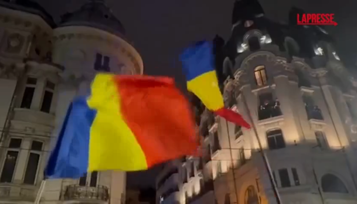 Nicusor Dan nuovo presidente della Romania, i festeggiamenti a Bucarest per la vittoria del filo-europeista Nicusor Dan nuovo presidente della Romania, i festeggiamenti a Bucarest per la vittoria del filo-europeista