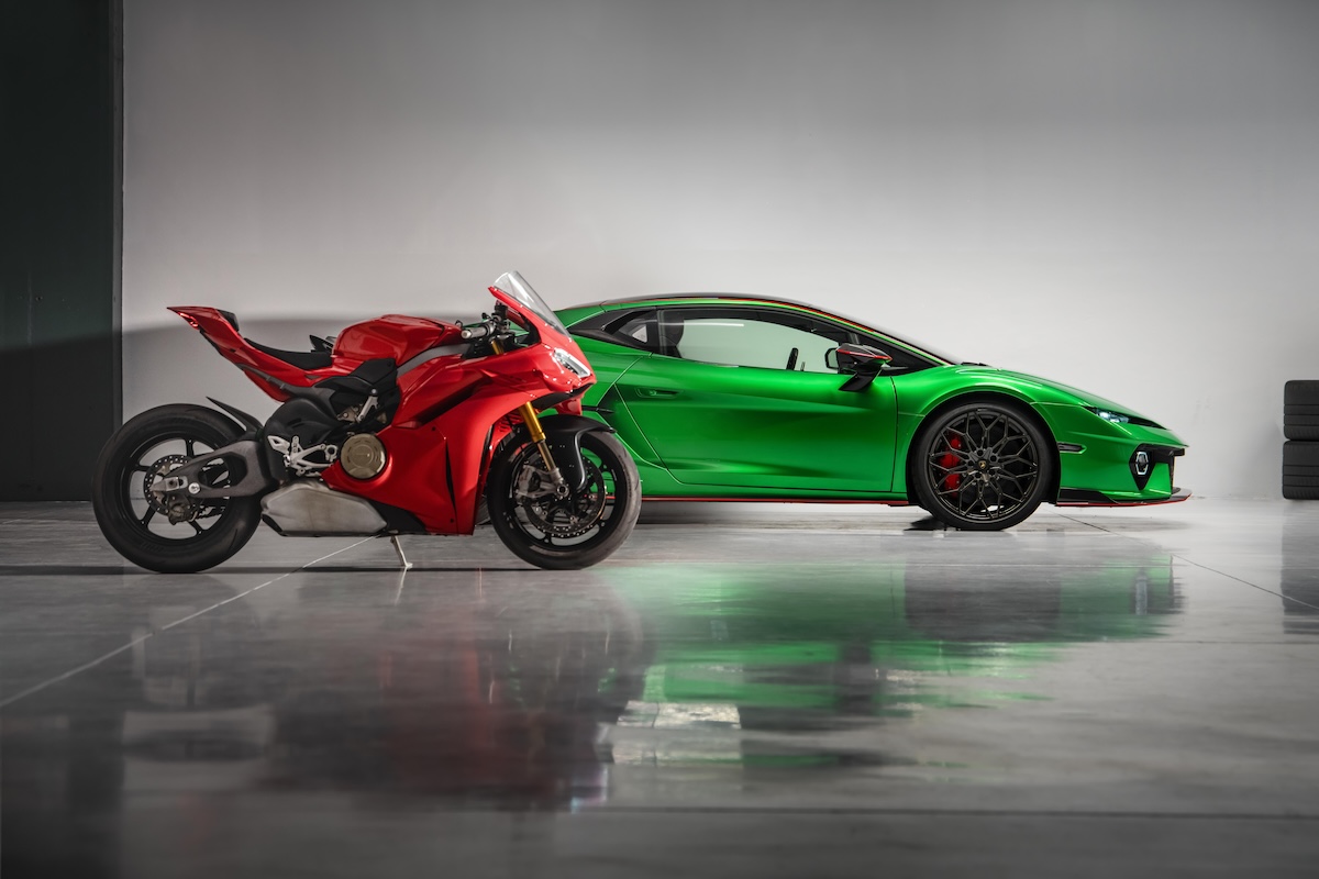 Lamborghini Temerario vs Ducati Panigale V4: sfida tutta italiana all’Autodromo di Imola