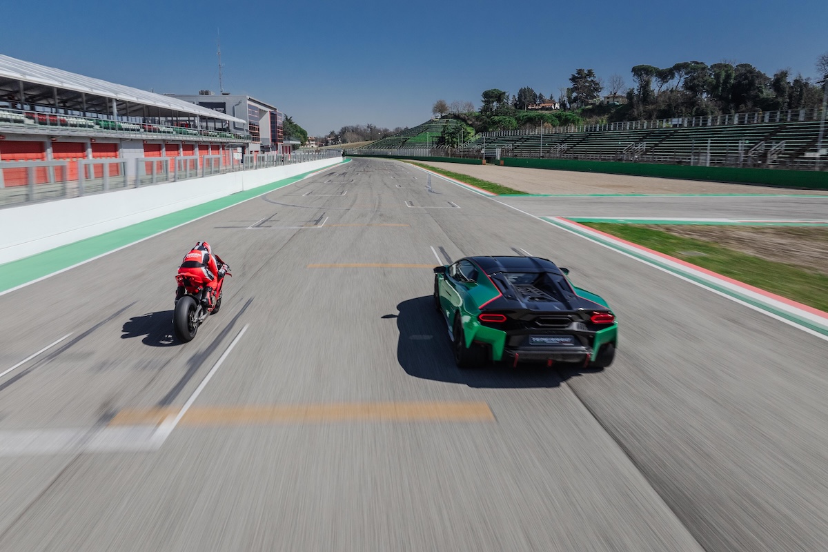 Lamborghini Temerario vs Ducati Panigale V4: sfida tutta italiana all’Autodromo di Imola