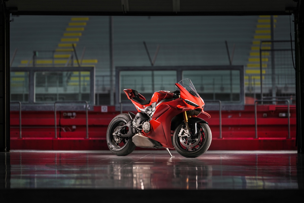 Lamborghini Temerario vs Ducati Panigale V4: sfida tutta italiana all’Autodromo di Imola