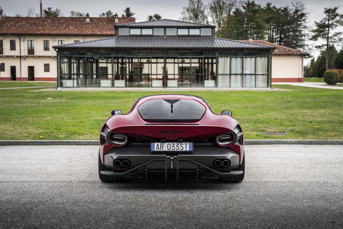Alfa Romeo 33 Stradale: l’eredità dell’icona rinasce tra pista, design e passione Alfa Romeo 33 Stradale: l’eredità dell’icona rinasce tra pista, design e passione