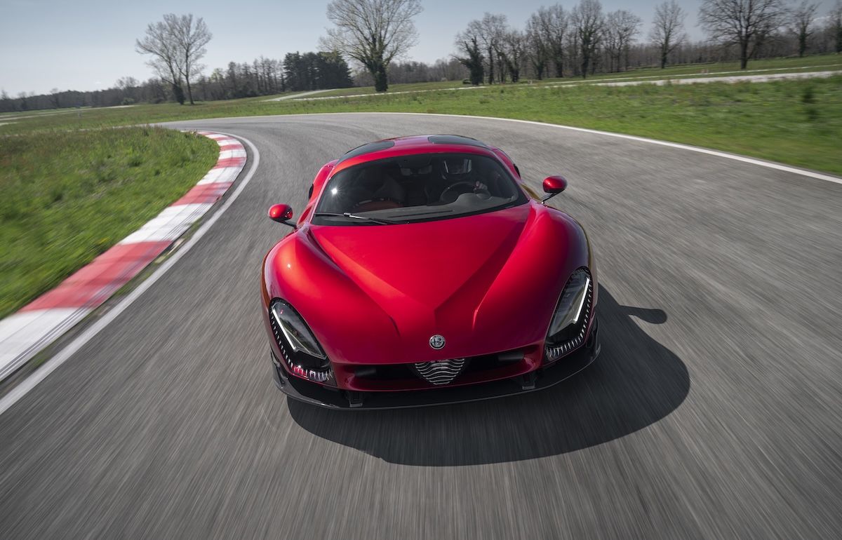 Alfa Romeo 33 Stradale: l’eredità dell’icona rinasce tra pista, design e passione Alfa Romeo 33 Stradale: l’eredità dell’icona rinasce tra pista, design e passione