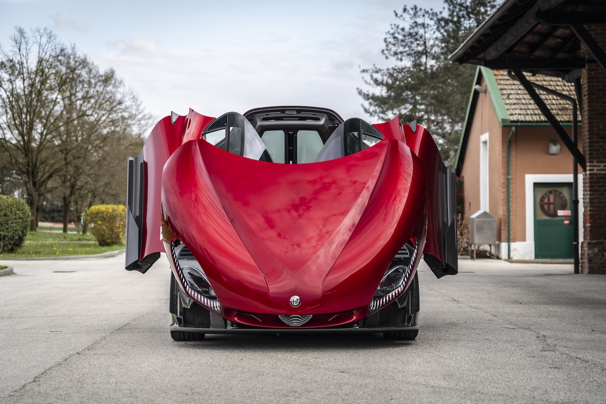 Alfa Romeo 33 Stradale: l’eredità dell’icona rinasce tra pista, design e passione Alfa Romeo 33 Stradale: l’eredità dell’icona rinasce tra pista, design e passione