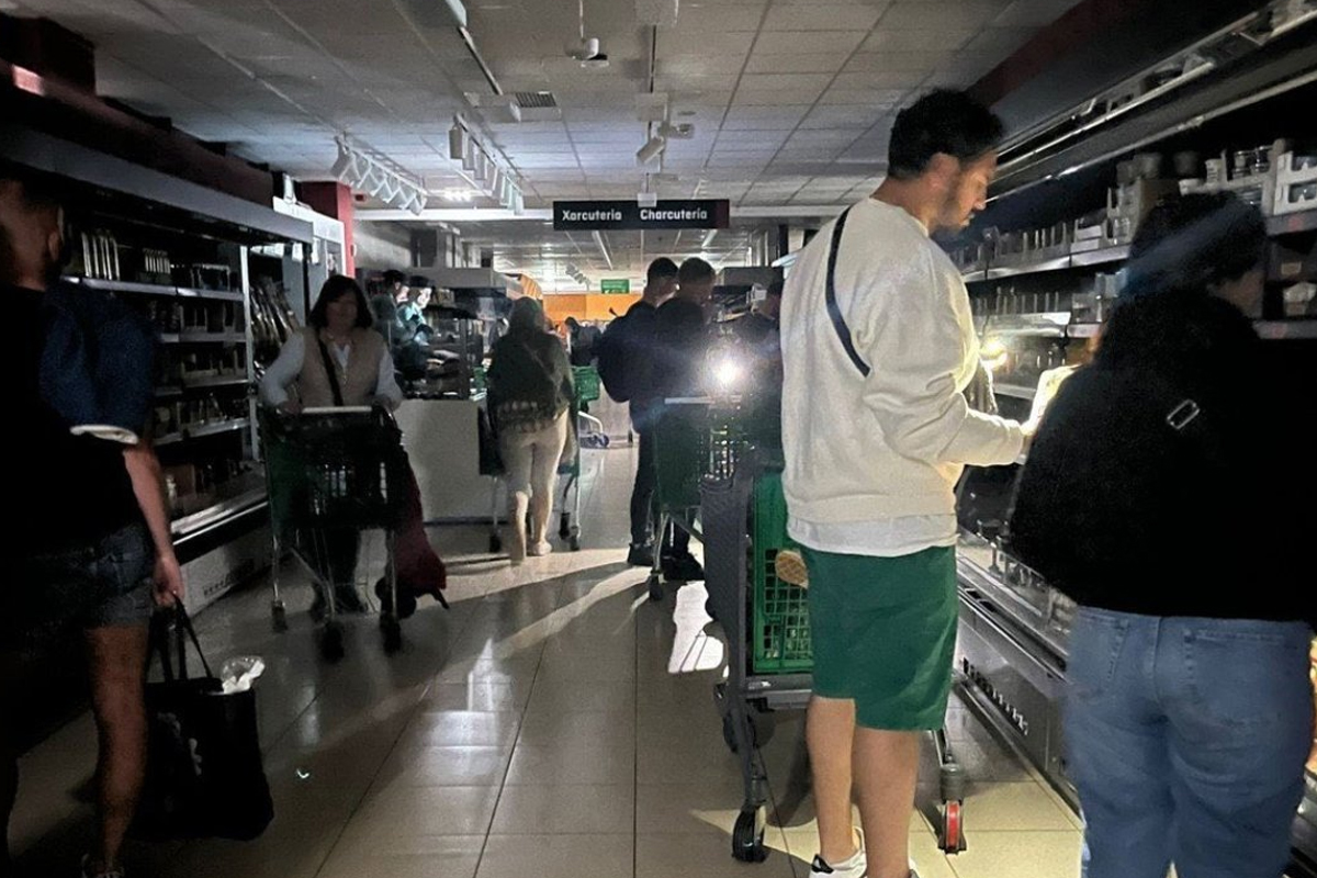 Spagna, altro maxi blackout: colpiti i telefoni e la rete internet