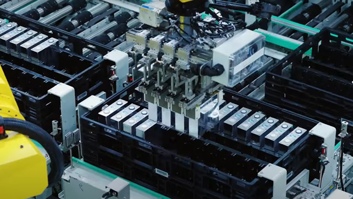 Chi è Robin Zeng, alleato di Stellantis e rivale di Elon Musk: il ritratto del fondatore del colosso delle batterie elettriche CATL 