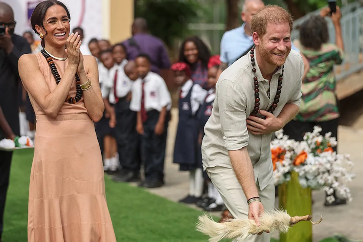 Harry e Meghan in piena crisi del settimo anno: “Lui è succube, lei fa la parte della vittima”. Le accuse del fratello della duchessa