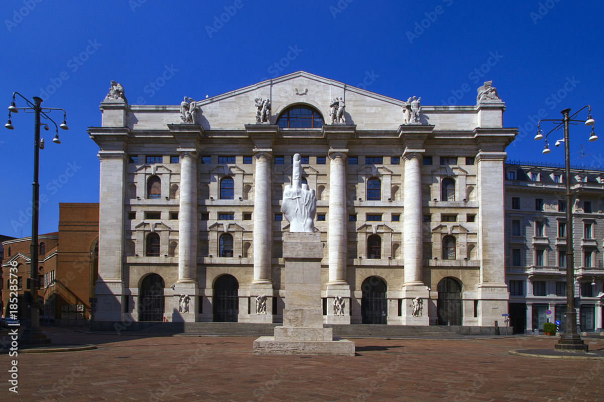 Borse, Europa fiacca e Piazza Affari in rosso. Occhi puntati sui chip dopo le minacce cinesi Borse, Europa fiacca e Piazza Affari in rosso. Occhi puntati sui chip dopo le minacce cinesi