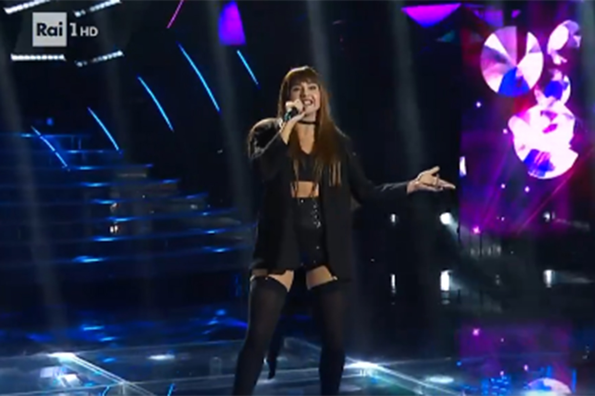 Annalisa è diabolica con il nuovo singolo “Maschio”: la cantante è accusata di blasfemia Annalisa è diabolica con il nuovo singolo “Maschio”: la cantante è accusata di blasfemia