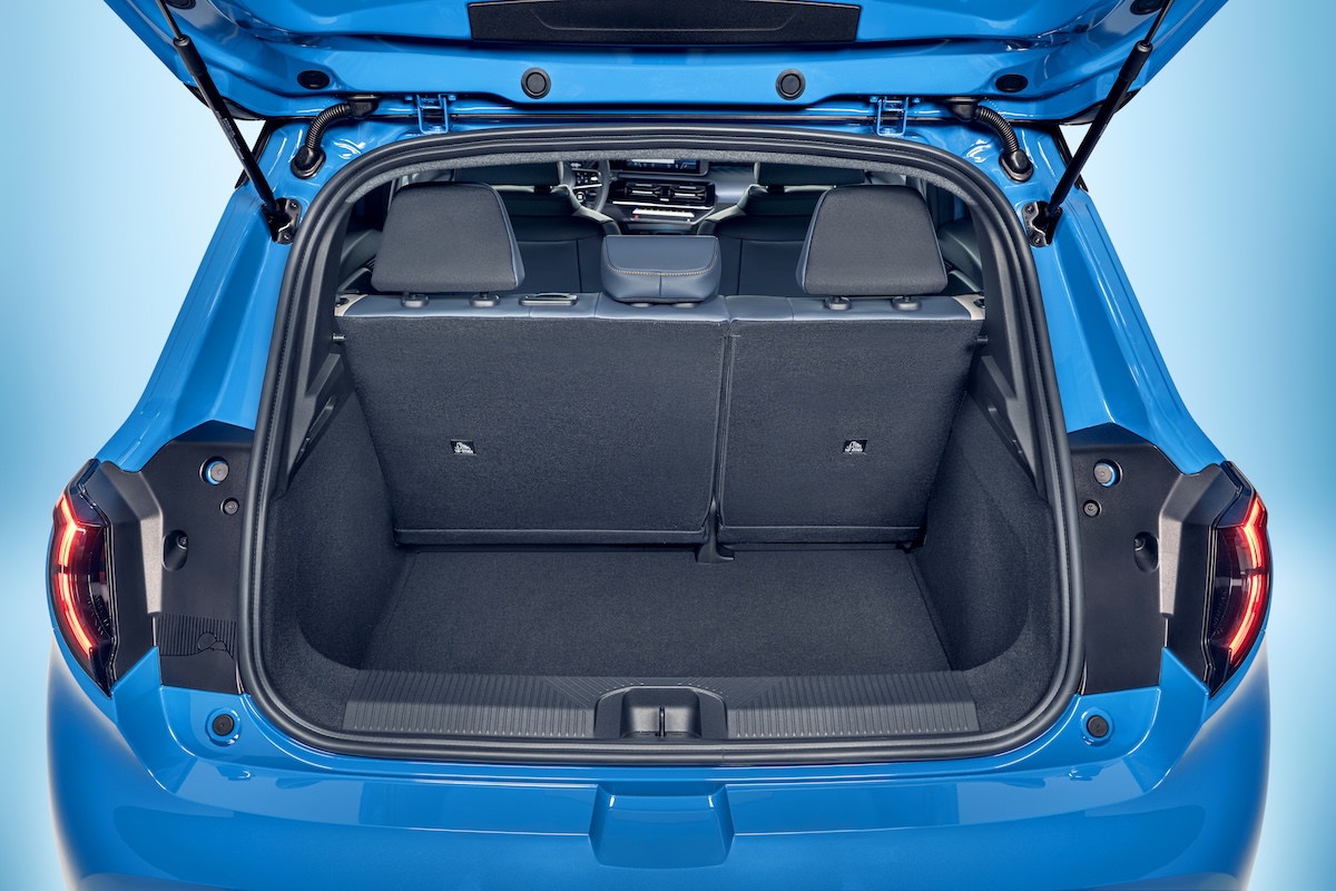 La nuova Nissan Micra debutta elettrica: design audace e ricarica rapida