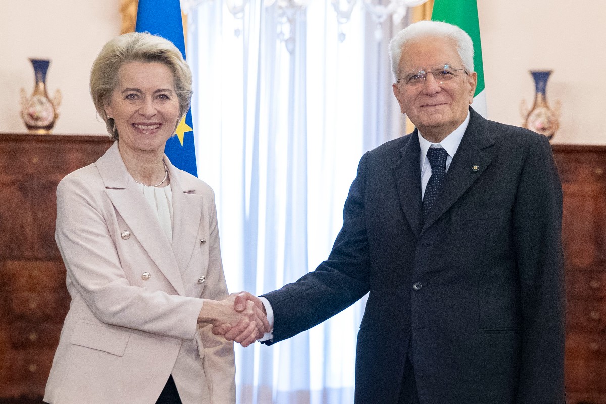 Mattarella incontra von der Leyen e sprona di nuovo l’Europa: “Spetta a questa Commissione fare un salto di qualità” Mattarella incontra von der Leyen e sprona di nuovo l’Europa: “Spetta a questa Commissione fare un salto di qualità”