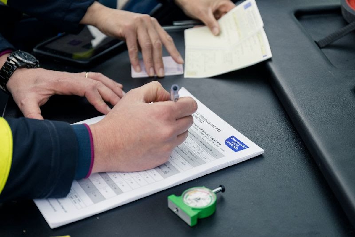 Vacanze Sicure 2025: Polizia Stradale e Assogomma insieme per la sicurezza dei pneumatici