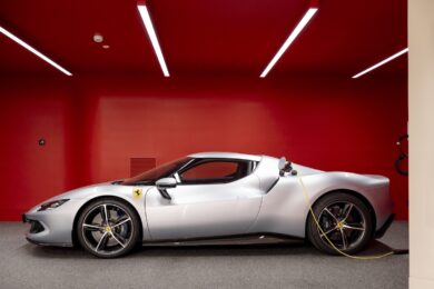 Ferrari inaugura a Roma il primo showroom con la nuova Corporate Identity