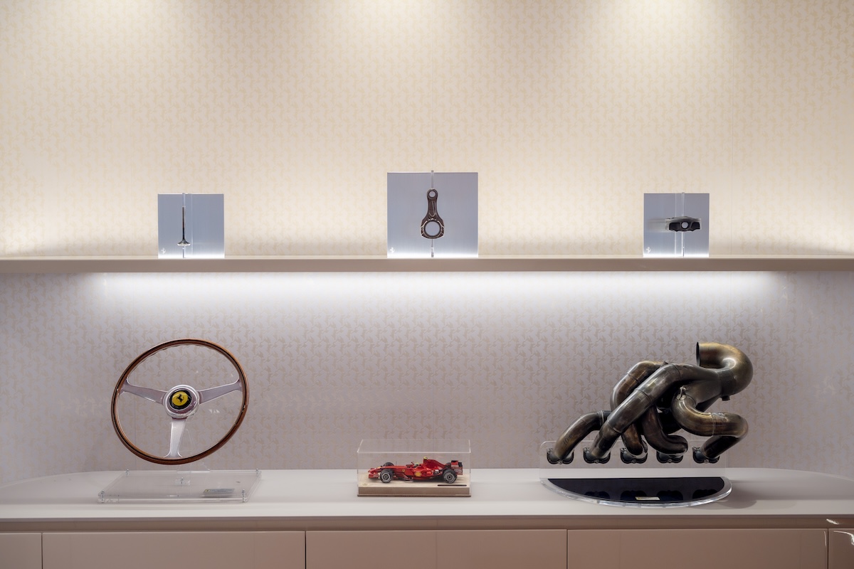Ferrari inaugura a Roma il primo showroom con la nuova Corporate Identity Ferrari inaugura a Roma il primo showroom con la nuova Corporate Identity