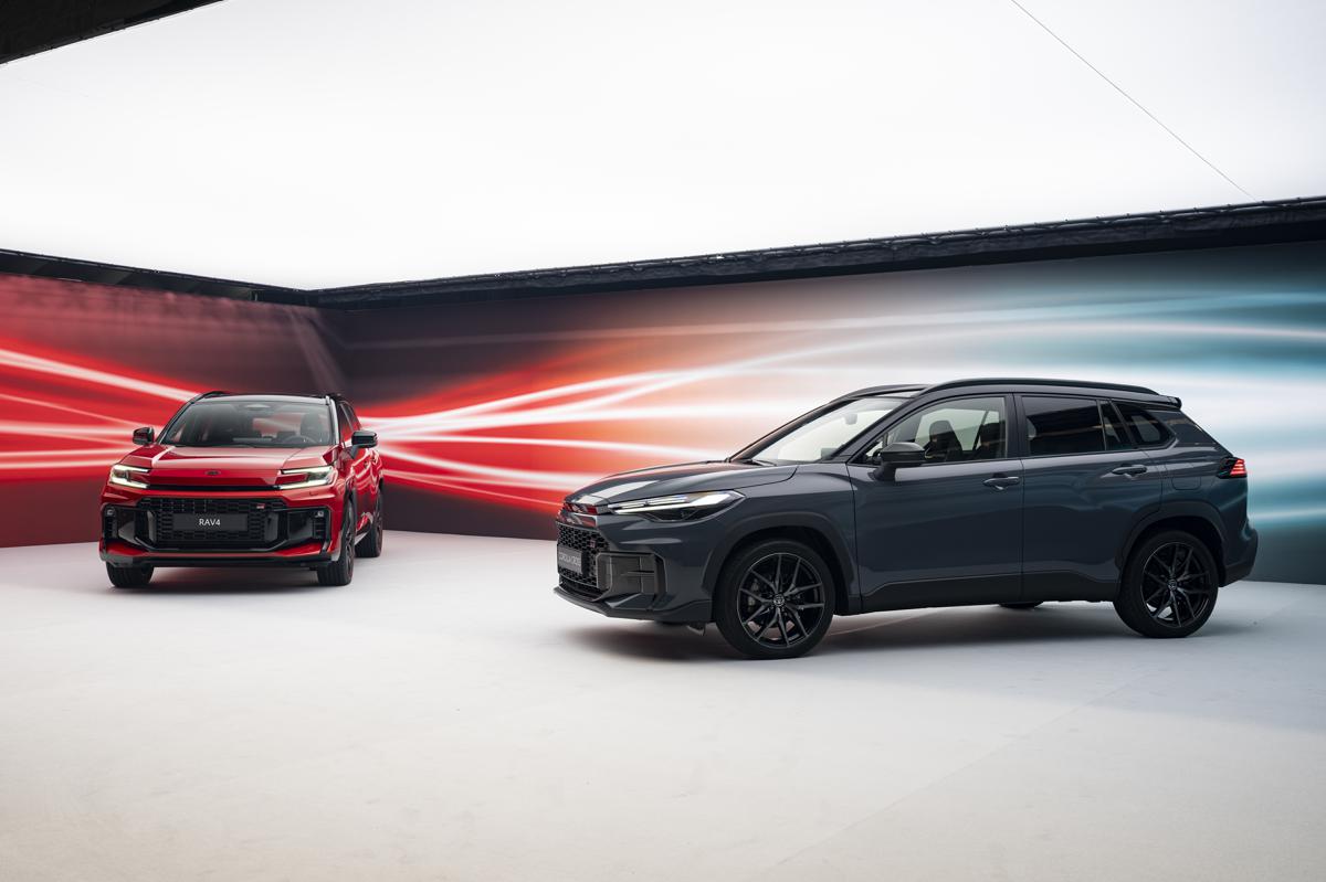 Nuova Toyota RAV4 2025: design rinnovato, 100 km in elettrico e tecnologia Arene