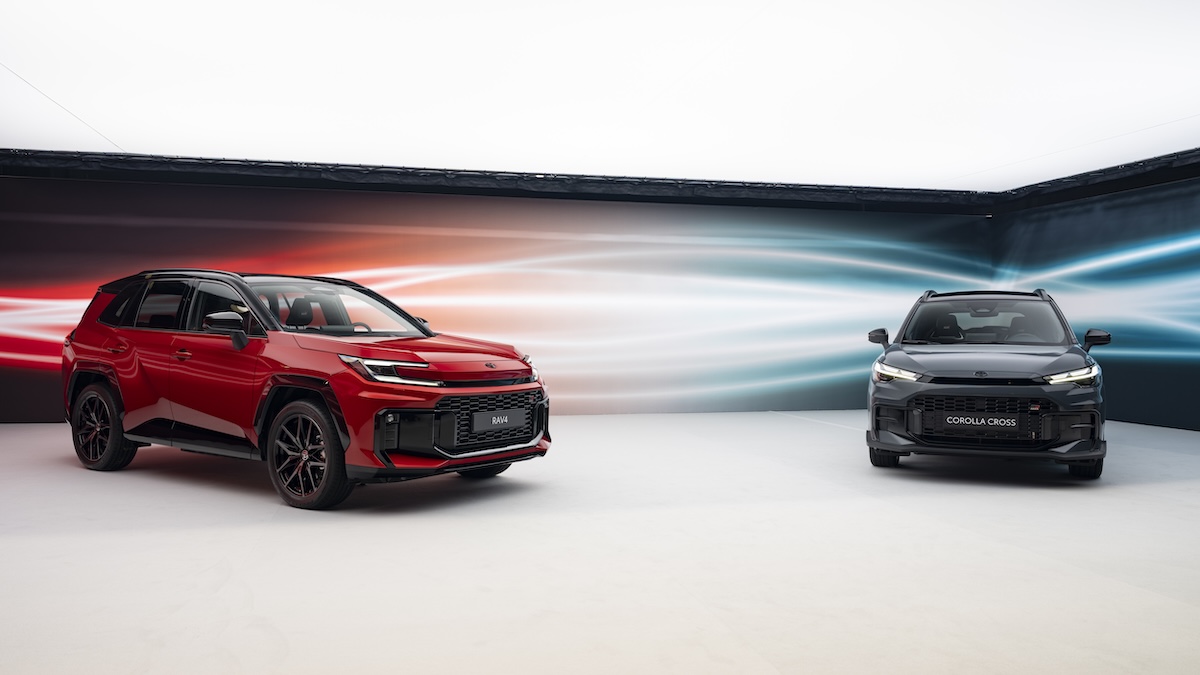 Nuova Toyota RAV4 2025: design rinnovato, 100 km in elettrico e tecnologia Arene