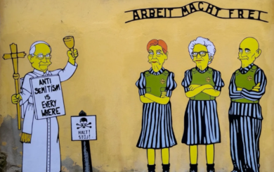 Milano, denunciato l’uomo che ha sfregiato i murales di Edith Bruck, Liliana Segre e Sami Modiano