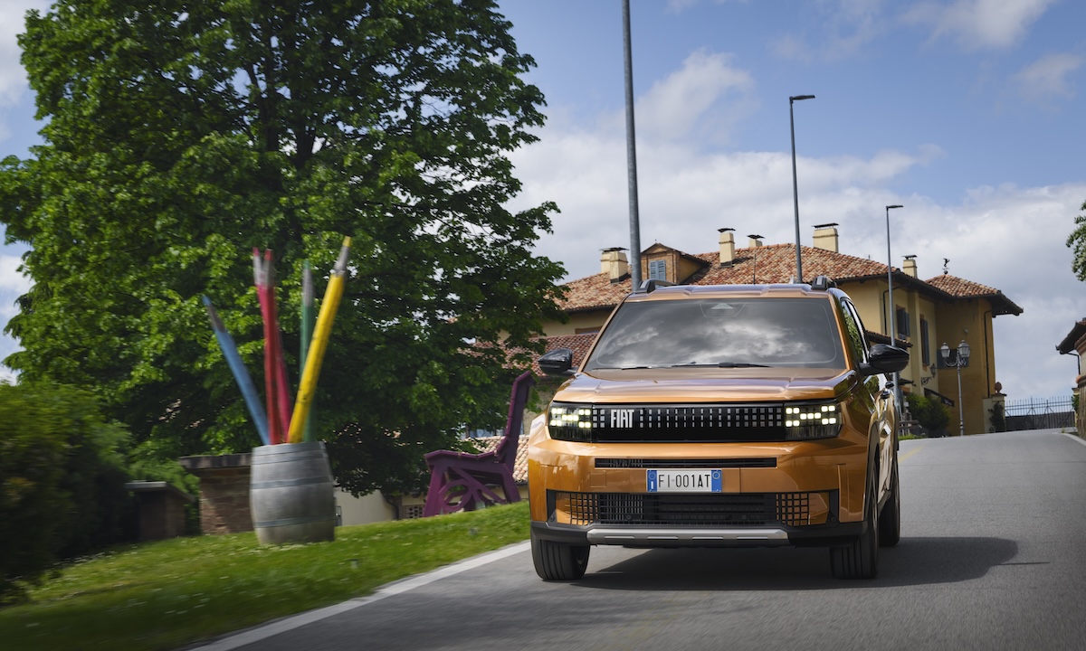 Nuova FIAT Grande Panda Hybrid: l’icona italiana torna nel cuore del segmento B