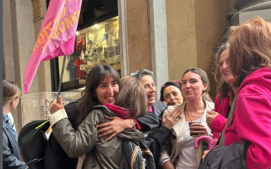 Milano torna a registrare all’anagrafe i figli delle famiglie arcobaleno