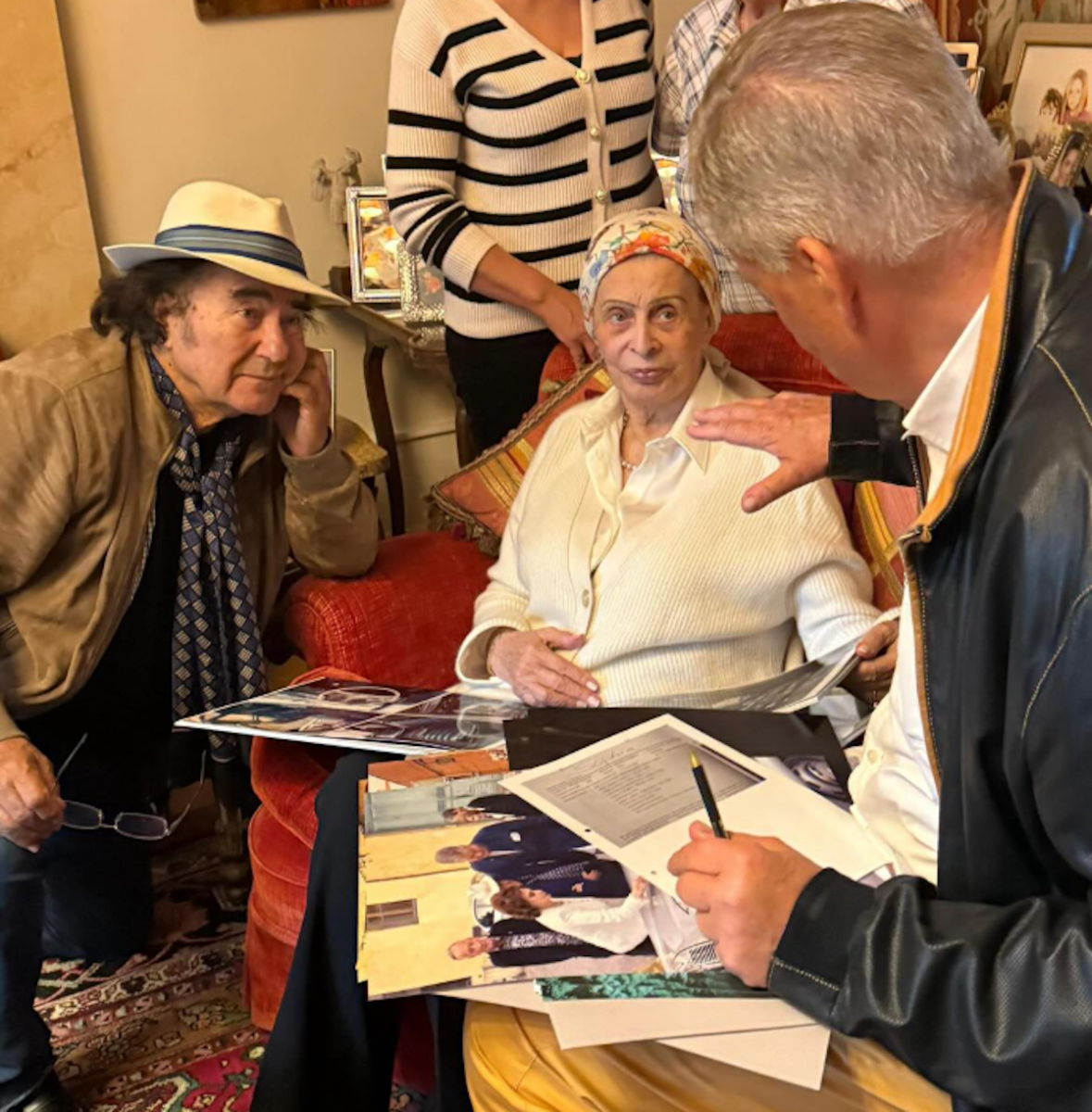 Al Bano va a trovare Sophia Loren in Svizzera. La foto dell’incontro diventa virale Al Bano va a trovare Sophia Loren in Svizzera. La foto dell’incontro diventa virale