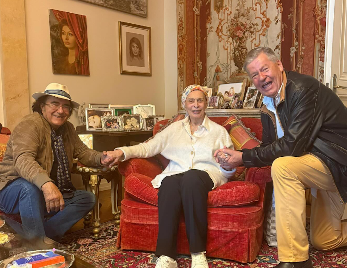 Al Bano va a trovare Sophia Loren in Svizzera. La foto dell’incontro diventa virale Al Bano va a trovare Sophia Loren in Svizzera. La foto dell’incontro diventa virale