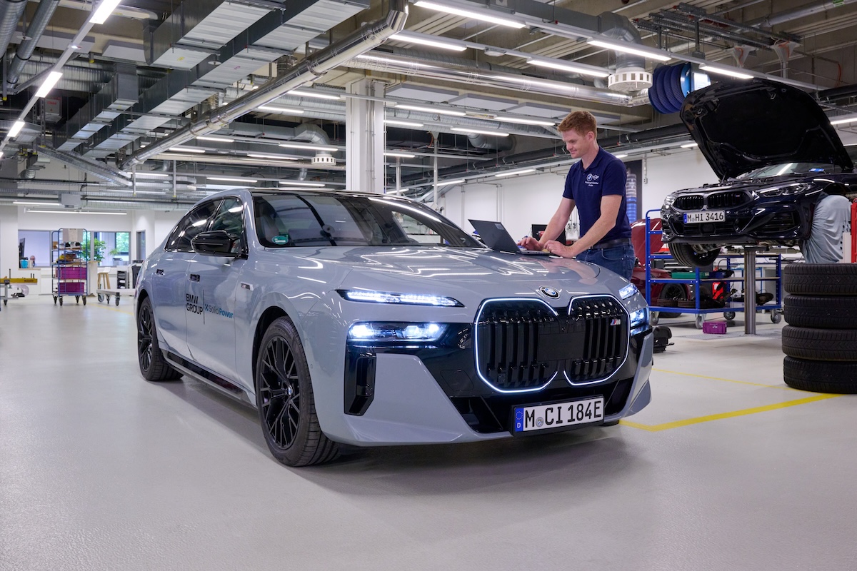 BMW porta su strada le batterie ASSB con la i7 elettrica