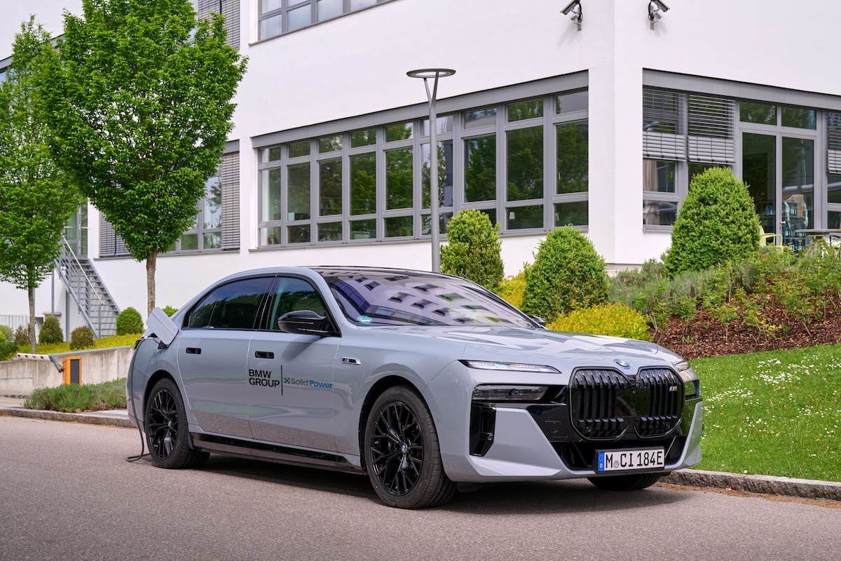 BMW porta su strada le batterie ASSB con la i7 elettrica