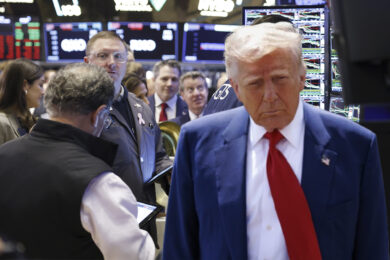 Trump scommette ancora sull’età dell’oro: “I dazi riporteranno posti di lavoro negli Usa”