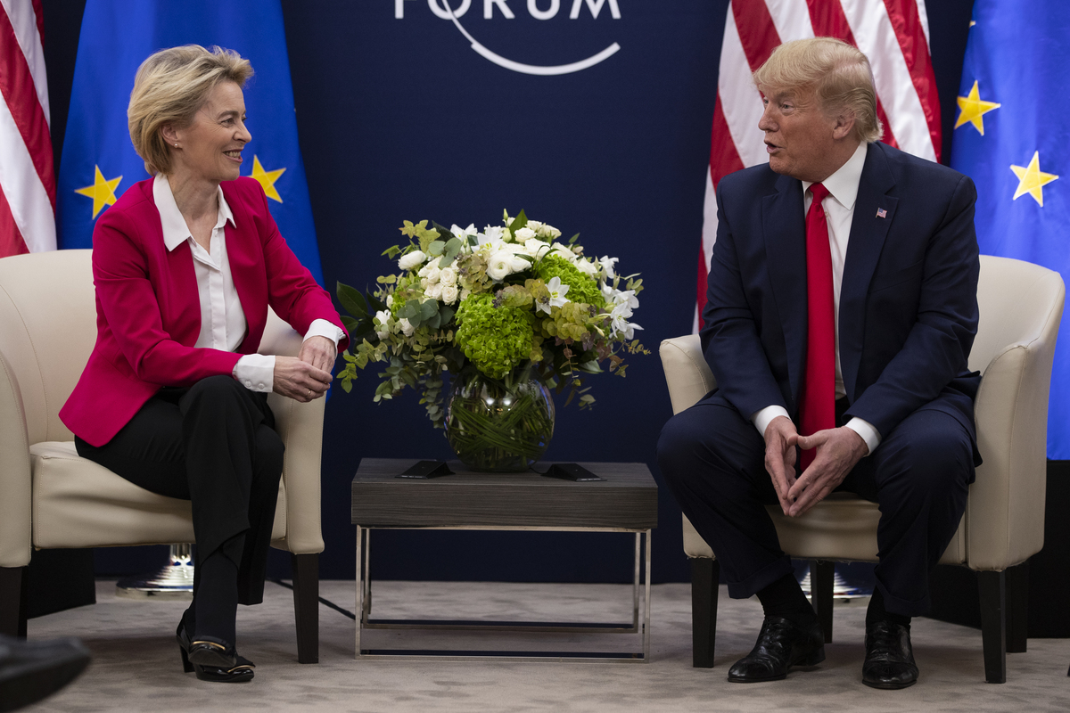 Dazi, Trump estende la sospensione per l’Ue al 9 luglio. Telefonata con von der Leyen Dazi, Trump estende la sospensione per l’Ue al 9 luglio. Telefonata con von der Leyen